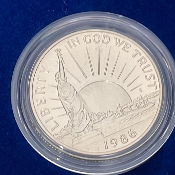 USA Ellis Island 1986 Liberty Half Dollar Silver Dollar W COA 90% SILVER - Picture 3 of 14